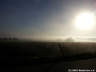 Berge ragen aus der Bodeninversion